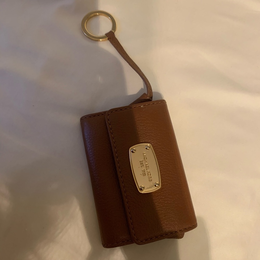 Tan Micheal Kors wallet keychain